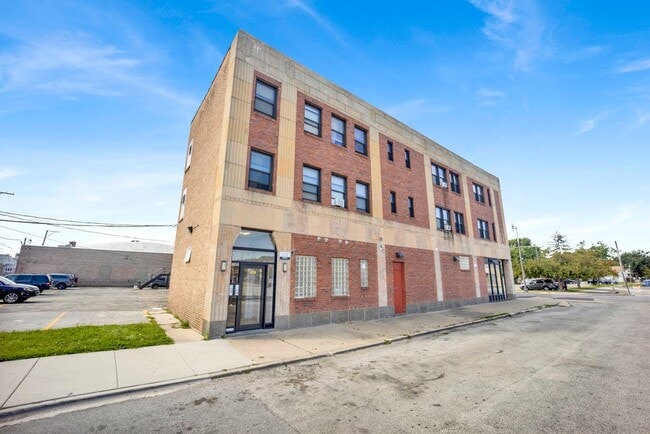 Building Photo - 701 S 5th Ave