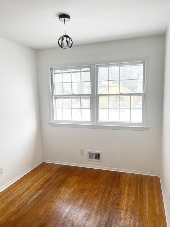 Building Photo - 104 Seminole Way