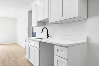 Building Photo - 50 Murray St