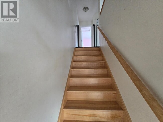 Building Photo - 980 Tamarack Dr