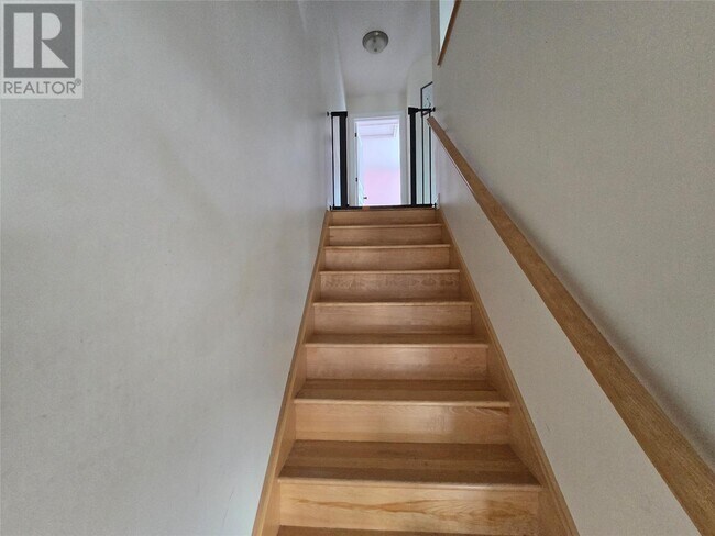 Photo du bâtiment - 980 Tamarack Dr