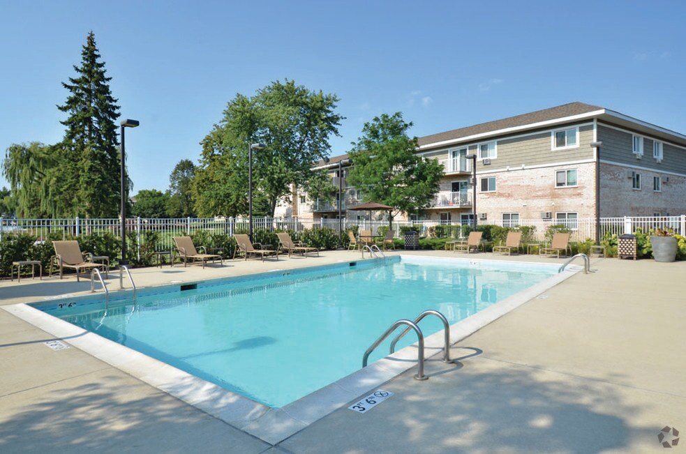 Blackhawk Apartments Rentals Elgin, IL