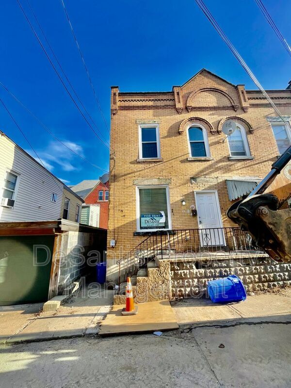 Building Photo - 2 Edith Pl