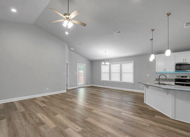 Foto del edificio - 7385 E Bay Blvd