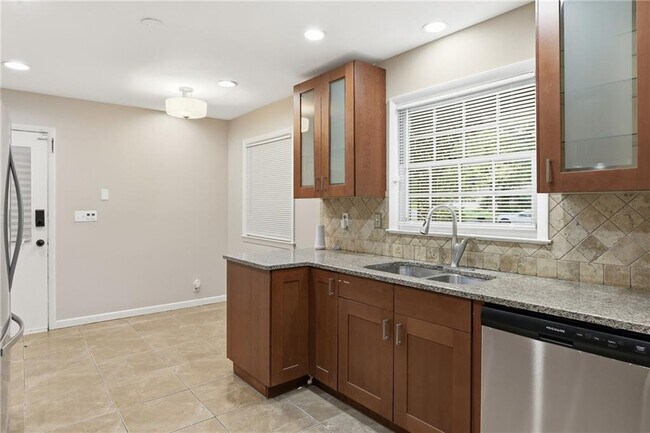 Building Photo - 4411 Langdon Dr