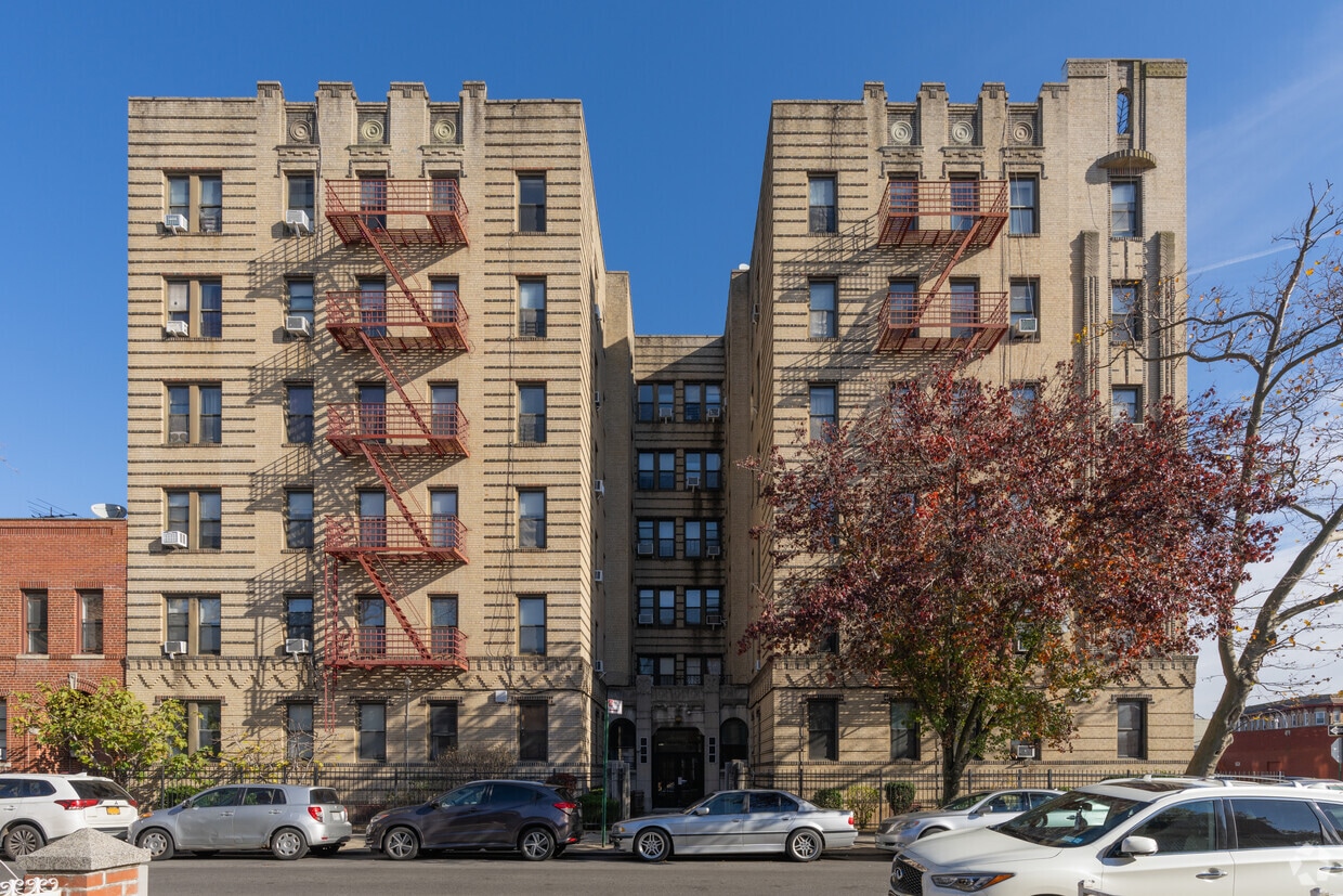 Primary Photo - 1675 W 9th St