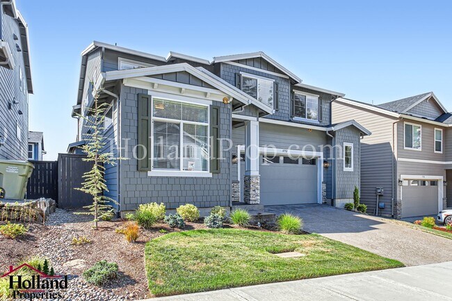 Building Photo - $400 off rent special on a gorgeous and sp...