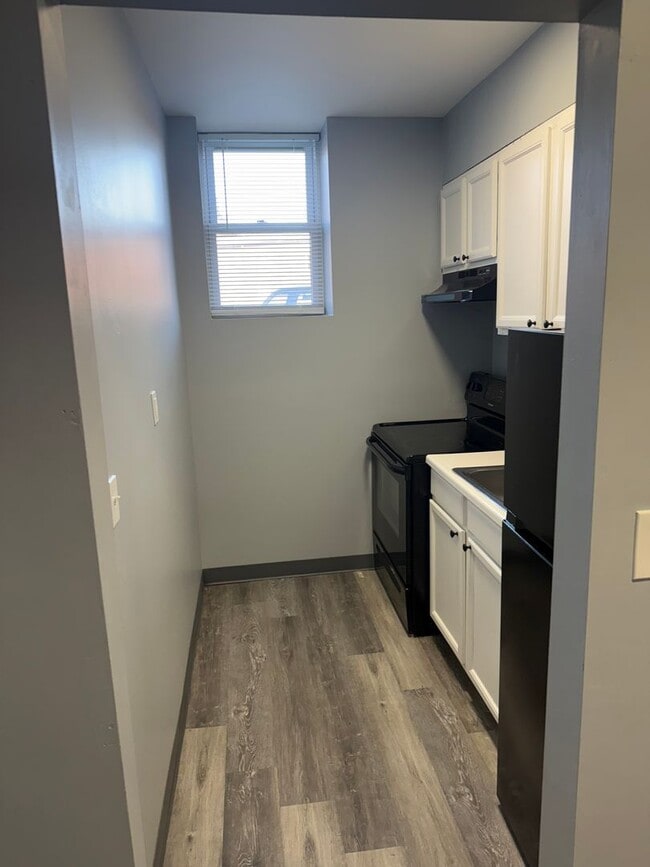 Photo - Mayflower Apartments