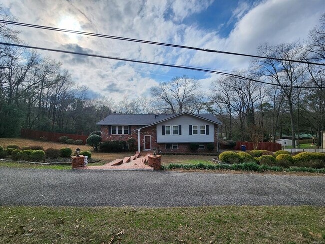 Foto del edificio - 3706 Jasmine Hill Rd