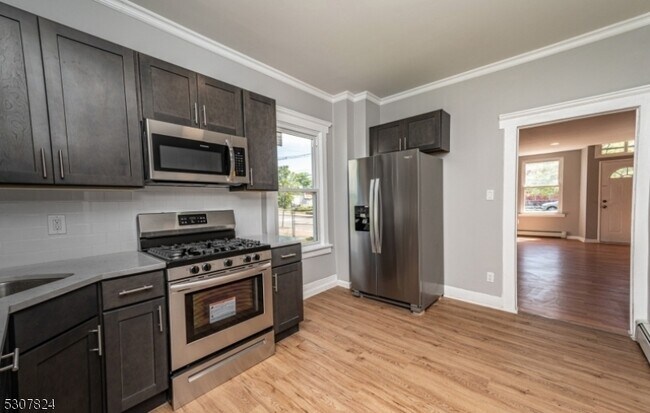 Building Photo - 1099 Ringwood Ave