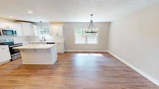 Building Photo - Remodeled 3 Bedroom Ranch with Fenced Backyard in Convenient Location