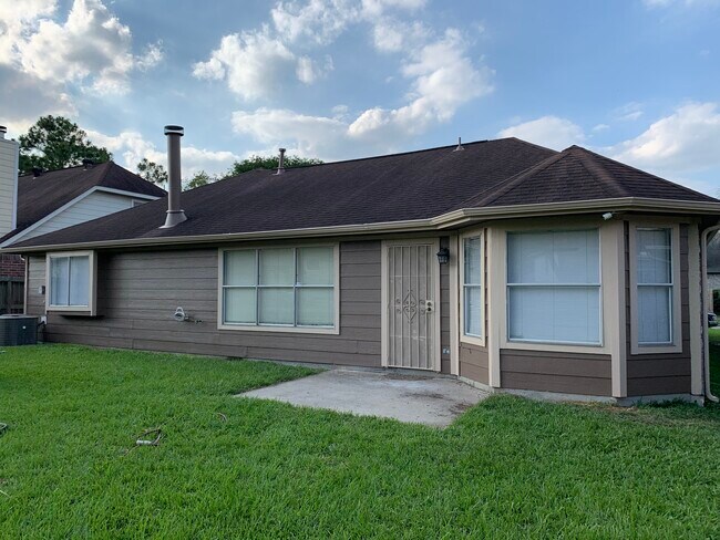 Foto del edificio - 6807 Ashland Forest Dr