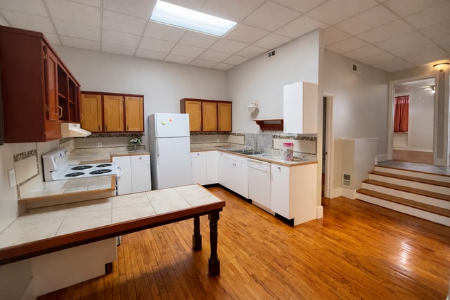 Building Photo - 102 W Commercial St