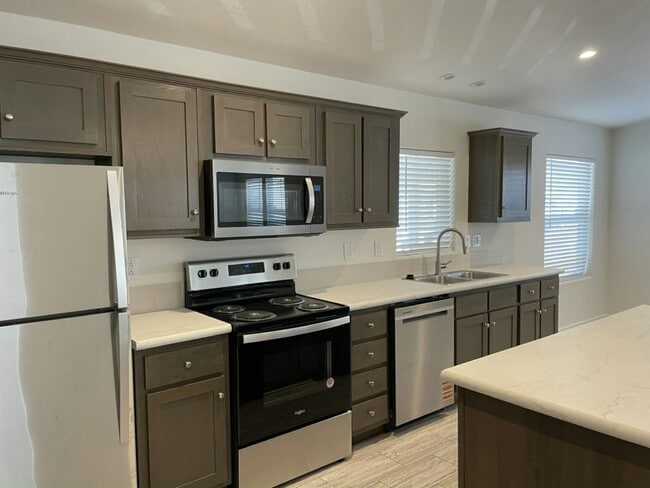 Building Photo - 18027 N 17th Pl