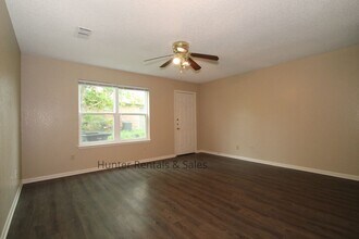 Building Photo - 3704 Hereford Ln
