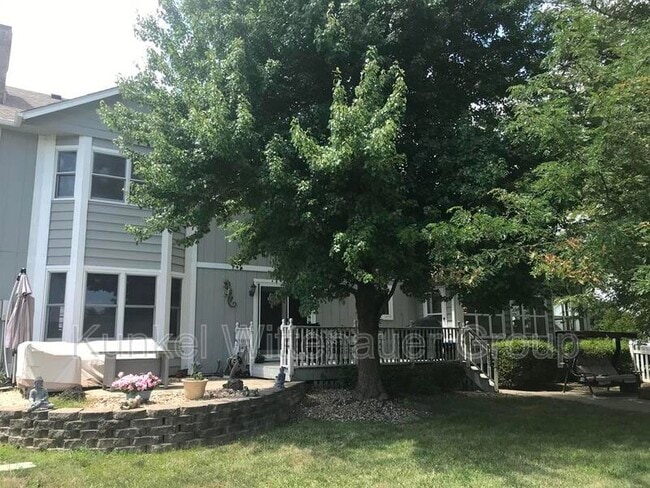 Building Photo - 225 Archview Dr