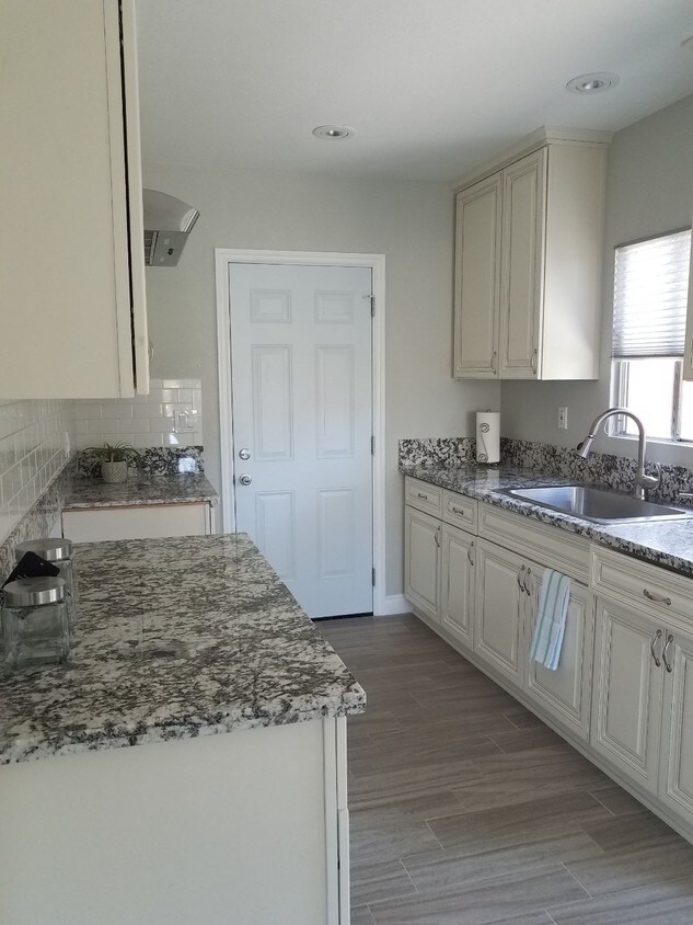 Large galley kitchen w/pantry - 8168 Victoria Ave