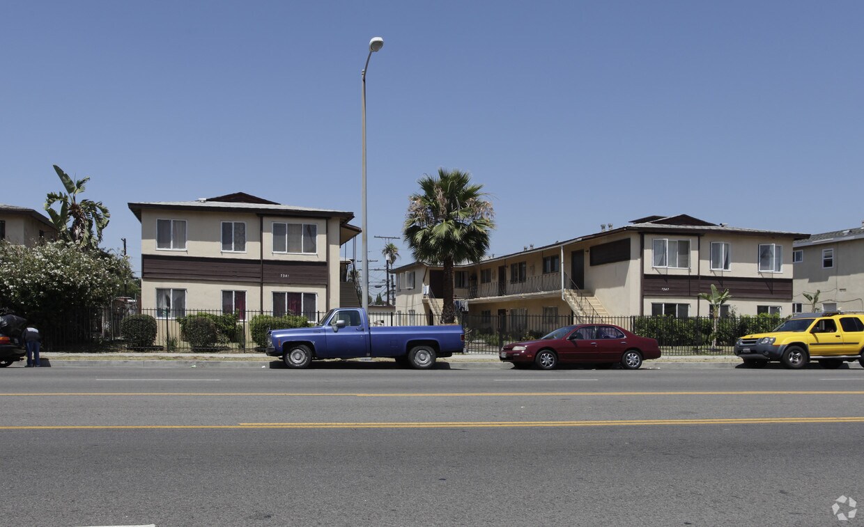 Foto principal - 7341-7347 Vineland Ave