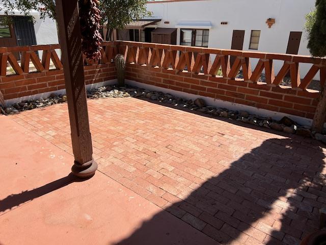 Building Photo - 102 S Paseo Quinta