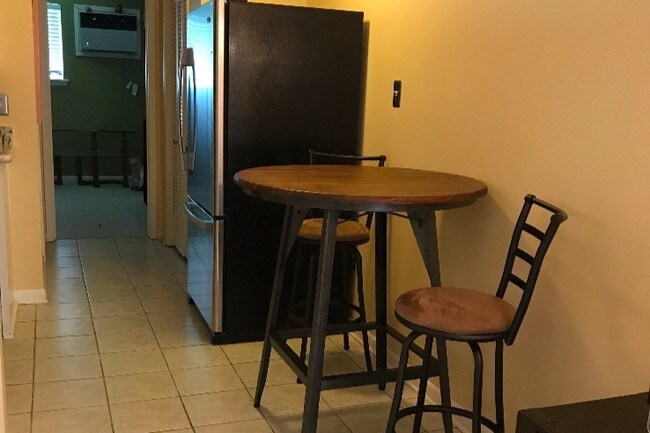 Dining Area - 1901 Prytania St