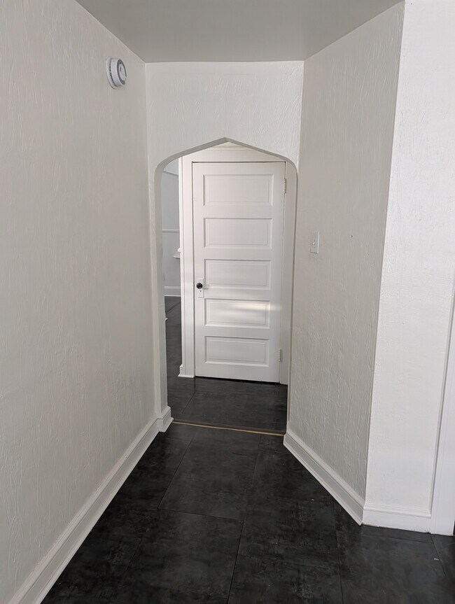 Foto del edificio - 319 W 11th St