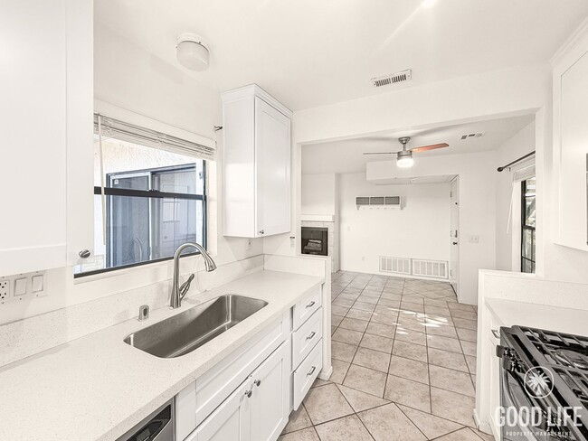 Building Photo - Beautiful 2B/2BA Condo in Rancho Penasquitos!