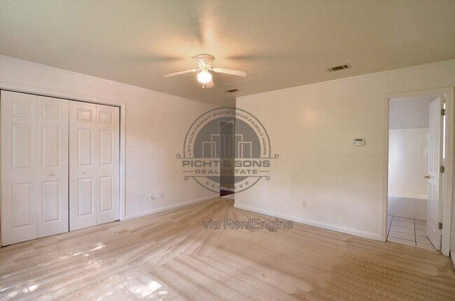 Building Photo - 1520 Country Ln