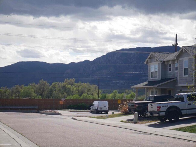 Foto del edificio - 4032 Silver Star Grove
