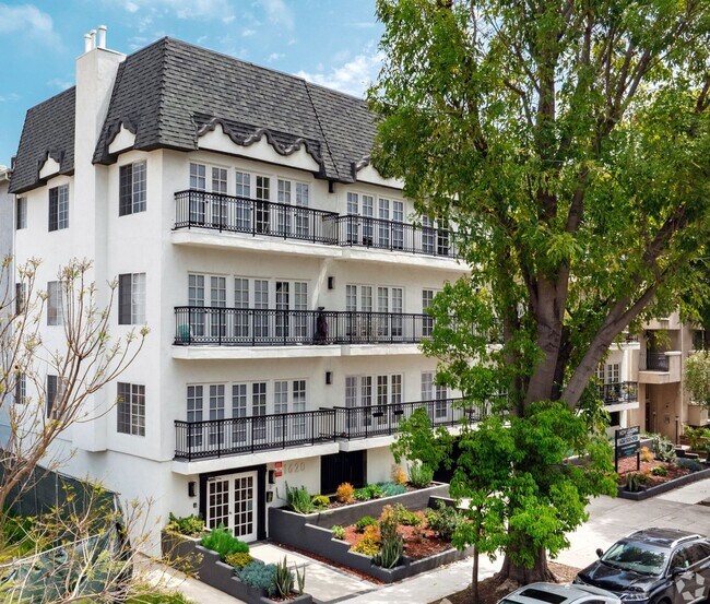 Building Photo - 1620 South Bentley Ave