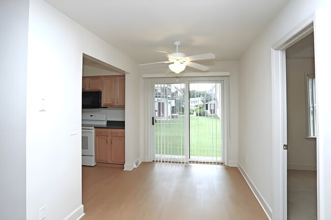 Building Photo - Court Royale