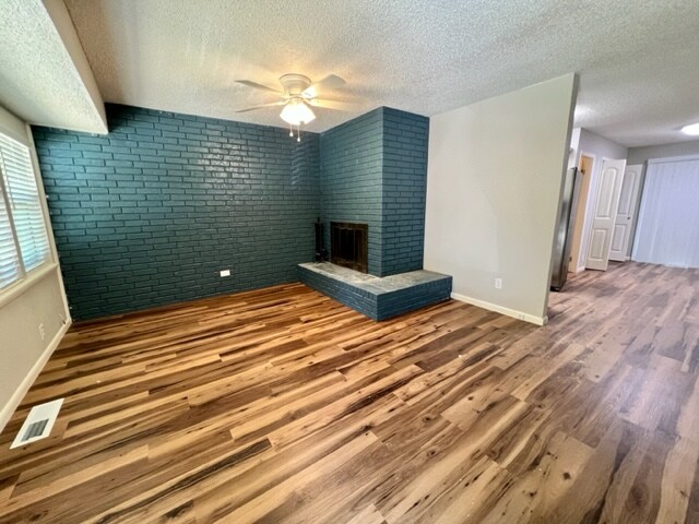 Foto del edificio - 1649 E Hammond St