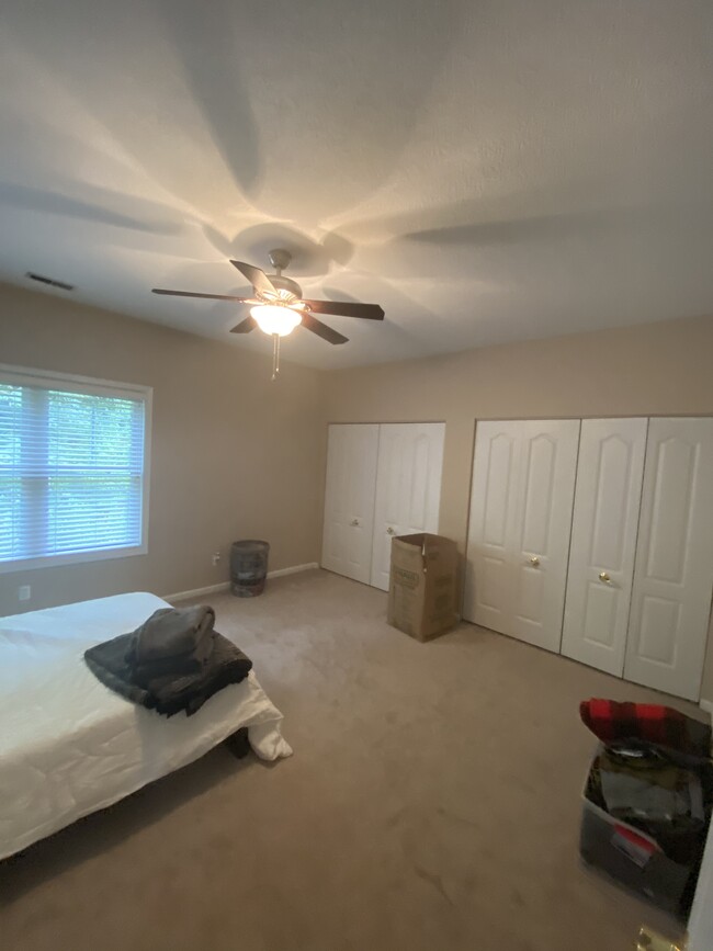 Master bedroom/Closets - 4 Pyramid Dr