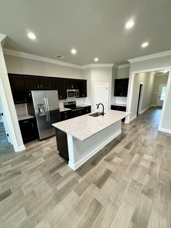 Foto del edificio - Canes Landing!