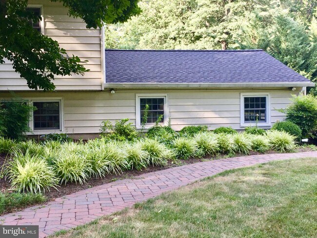 Building Photo - 328 Dodds Ln