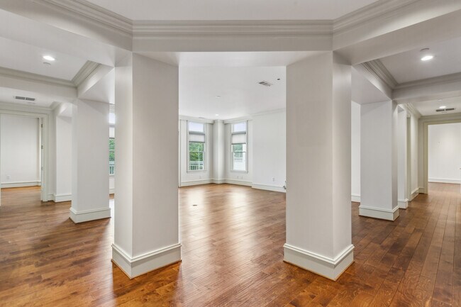 Foto del edificio - 2500 Peachtree Rd NW