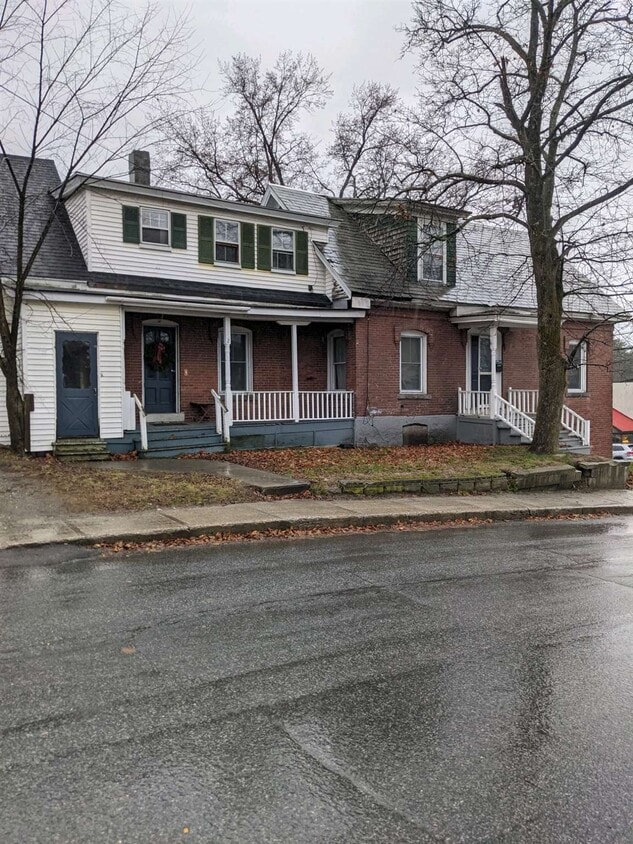 1 Green St Unit Apt. 1, Claremont, NH 03743 Room for Rent in Claremont, NH