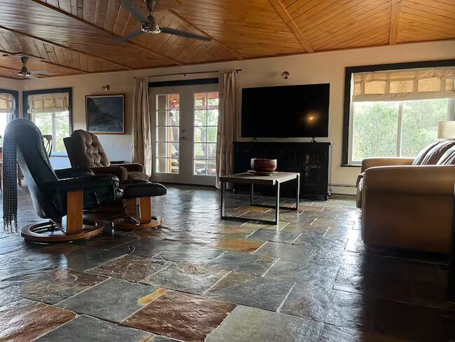 Foto del edificio - 2 Los Amigos Ct