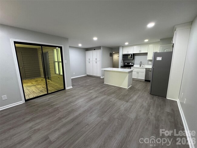 Building Photo - 2501 Kilborne Dr