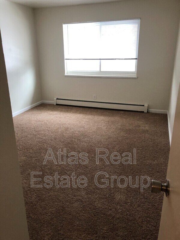 Building Photo - 1330 Potter Dr