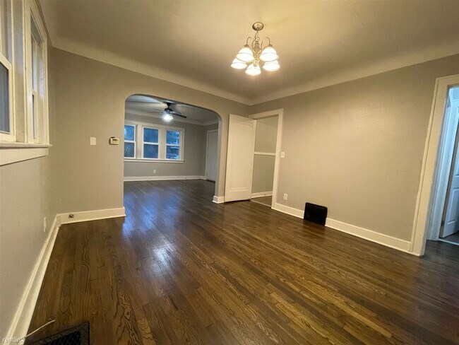 Foto del edificio - 2 br, 1 bath Duplex - 618 Oakdale St SE 62...