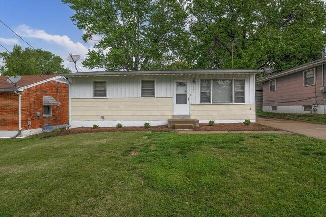 Building Photo - 243 Reasor Dr