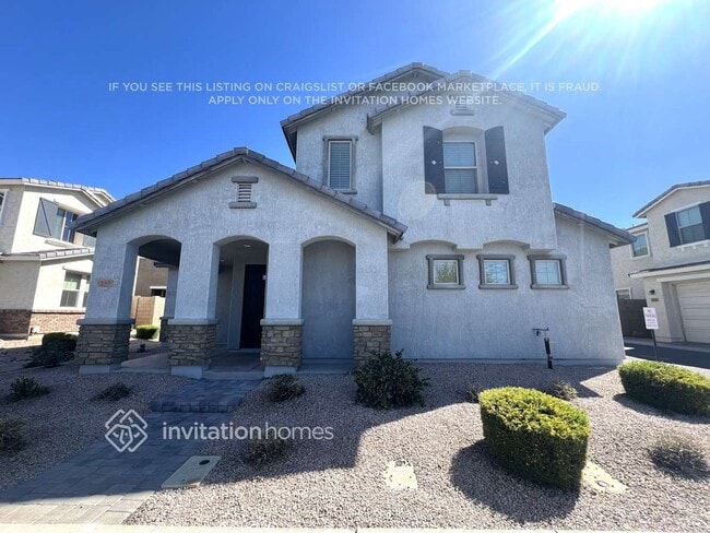 Building Photo - 239 N Sandal