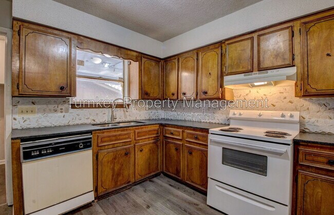 Building Photo - 9012 Tanya Dr