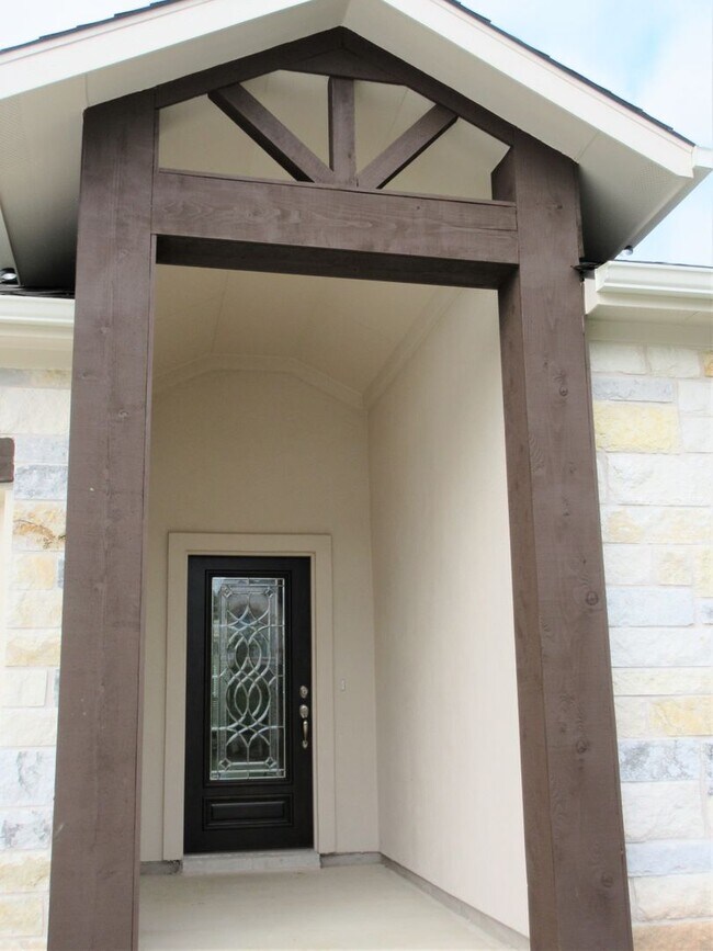 Foto del edificio - 4-Bedroom Home in Oak Creek - Highly Sough...