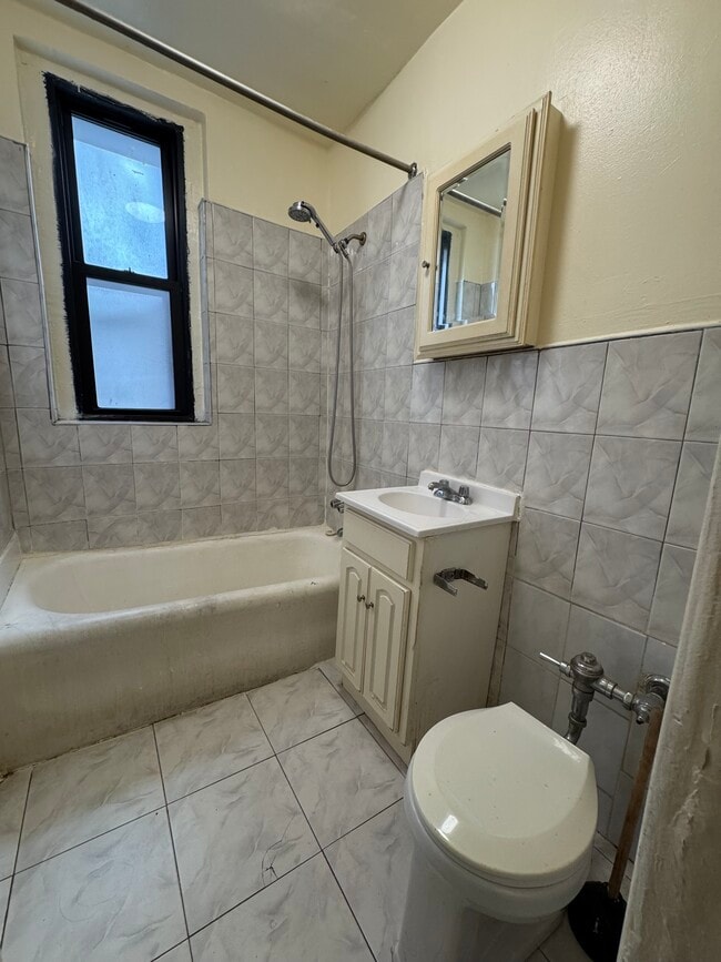 Building Photo - 377 Montgomery St