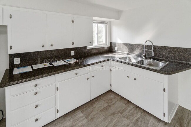 Foto del edificio - 328 E Rockwell Ave