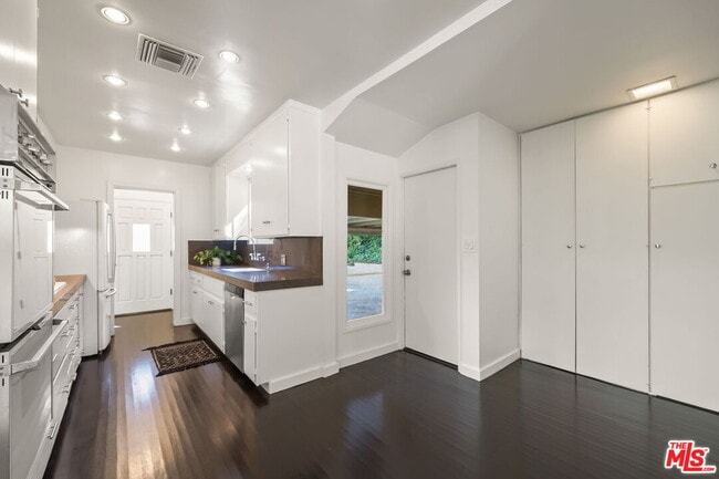 Building Photo - 3621 Longview Valley Rd