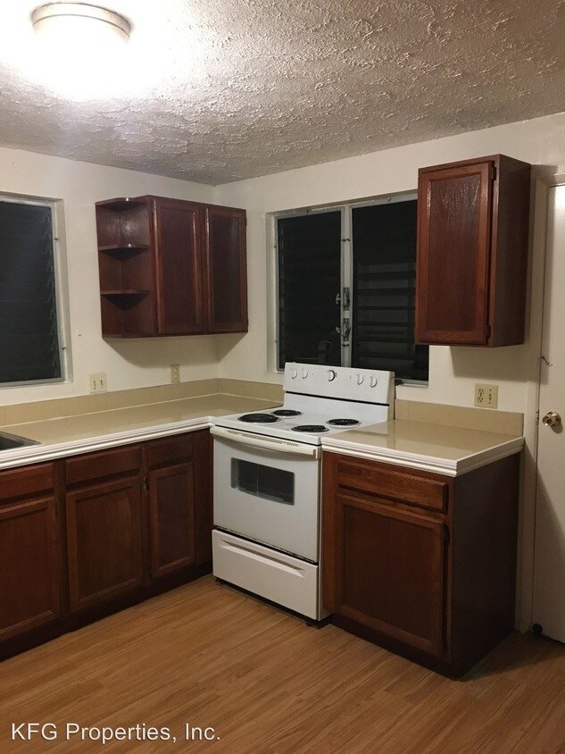 Primary Photo - 3140 Nihi St