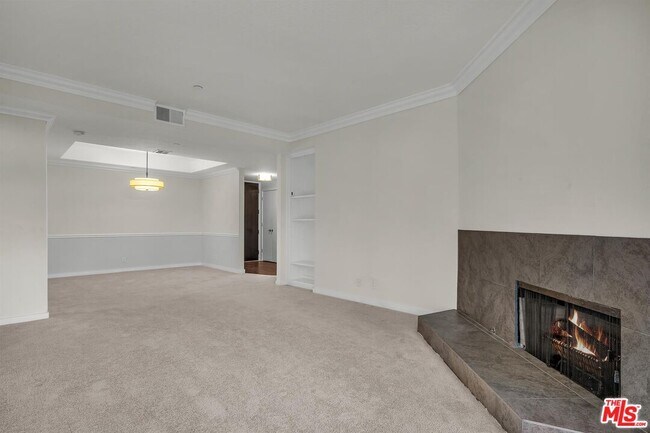 Foto del edificio - 200 N Swall Dr