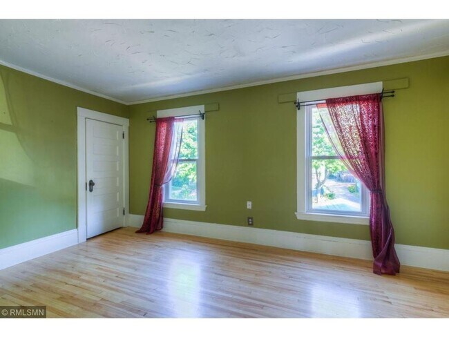 Foto del edificio - Large 6 bedroom house near Hamline University- June 2026! Pet Friendly